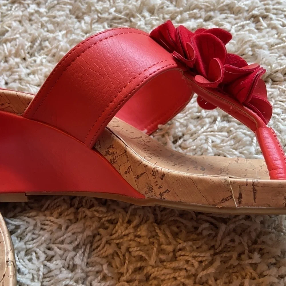 Nicole Wedge Sandal Size 9W Cork Insole in Current